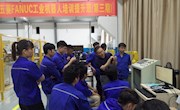 机电工程学院为上汽通用五菱公司进行工业机器人培训的16名学员全部通过考核